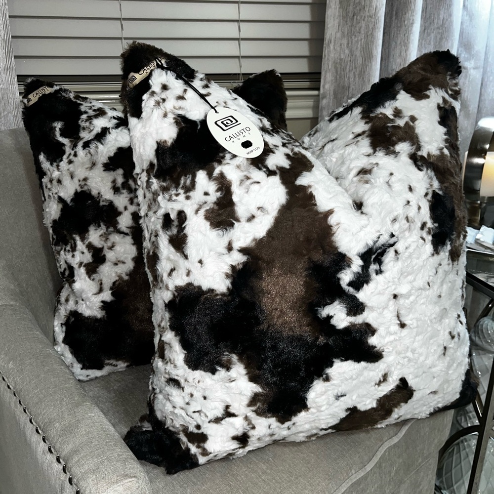 1-NWT CALLISTO HOME FAUX FUR IVORY DECORATIVE PILLOW